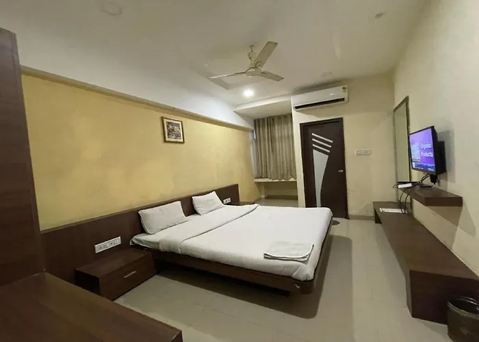 Collection O 84499 Hotel Nakshatra Inn
