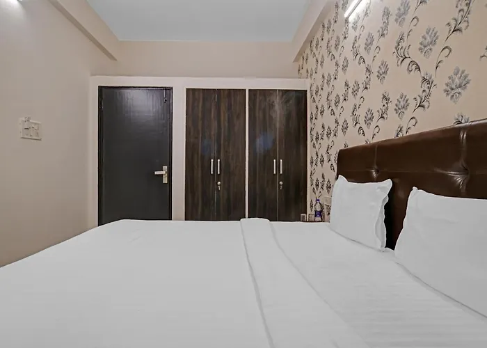 Collection O 84499 Hotel Nakshatra Inn