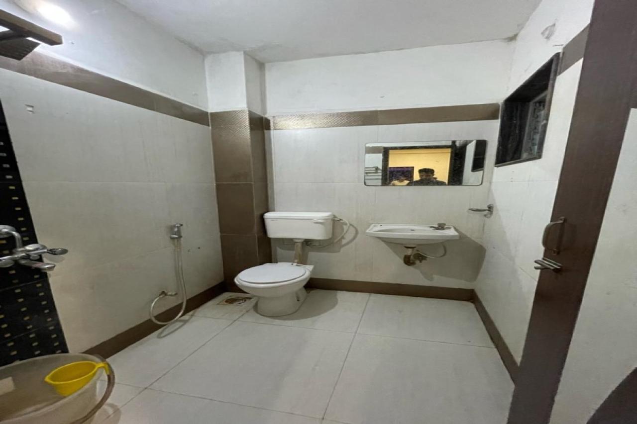 Hotel Collection O 84499 Nakshatra 3*