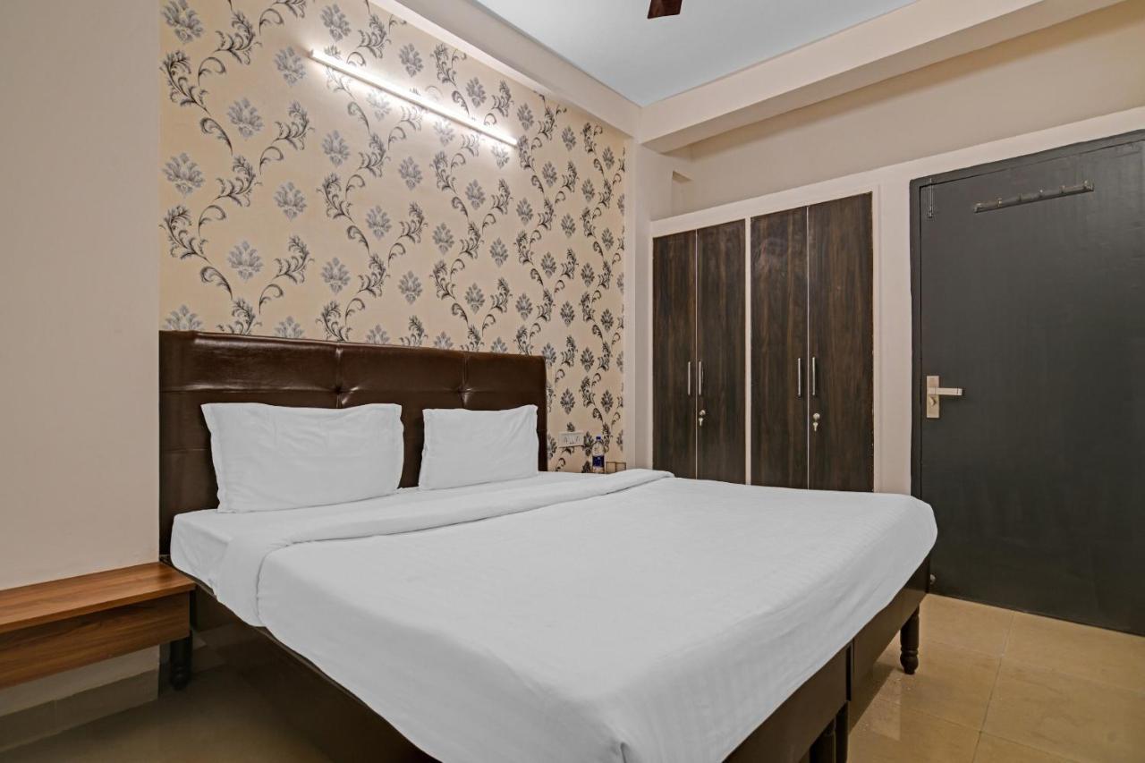 Hotel Collection O 84499 Nakshatra Indore