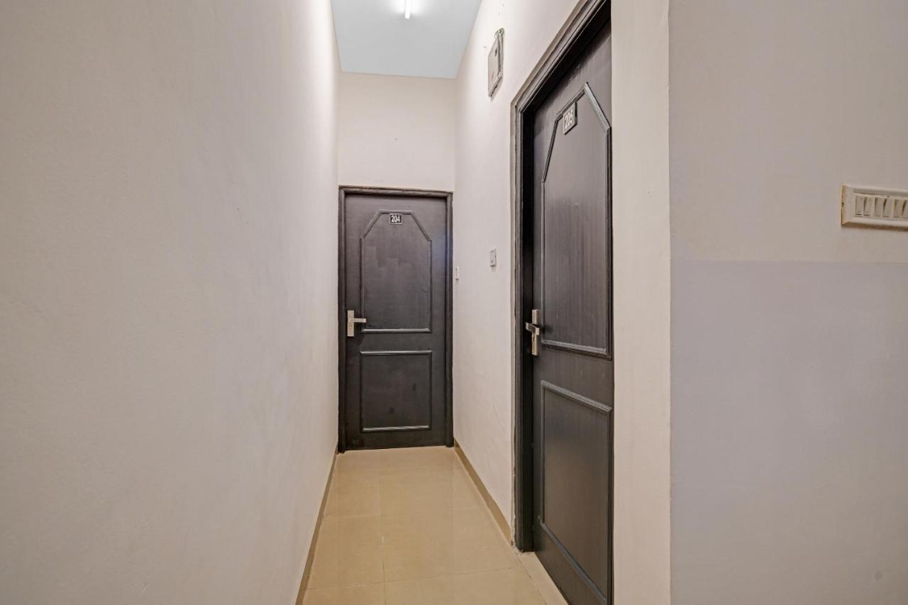 Hotel Collection O 84499 Nakshatra Indore
